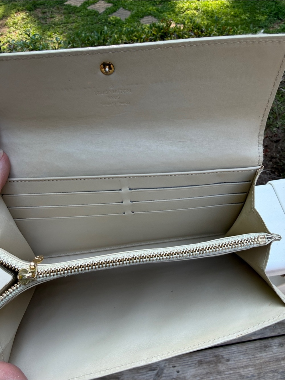 Louis Vuitton Shiny Cream Vernis Monogram Wallet with Gold Button - Picture 15 of 17